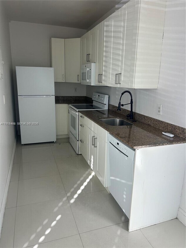 Foto del edificio - 1505 SE 2nd Ct