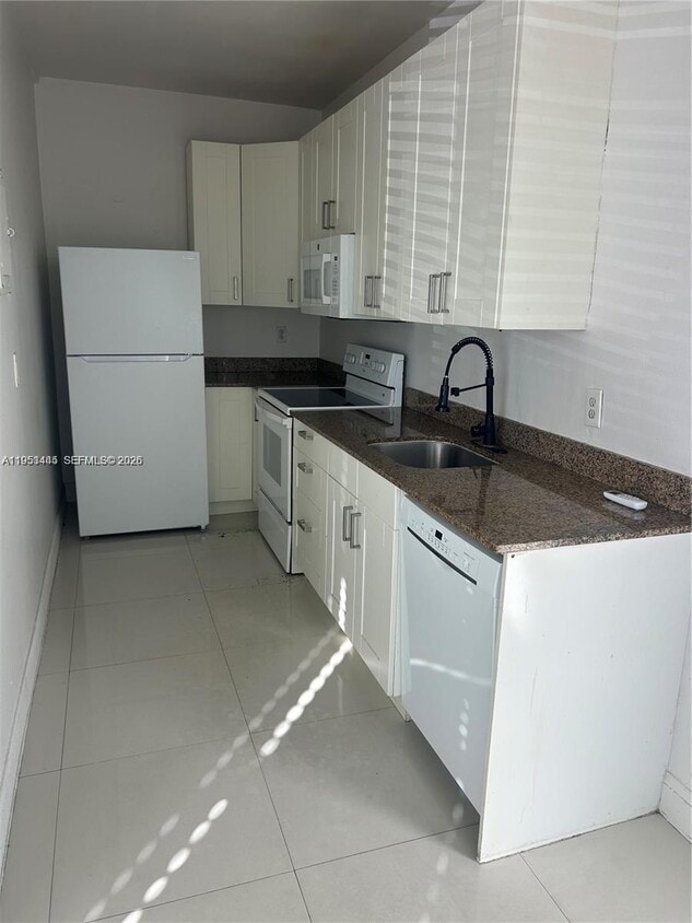 Building Photo - 1505 SE 2nd Ct