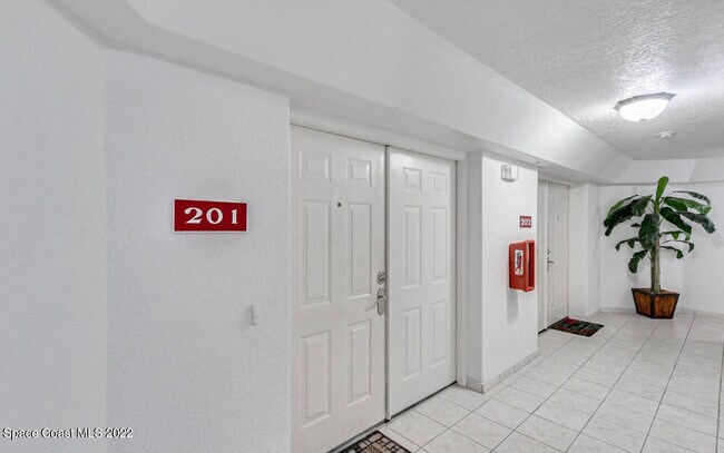 Building Photo - 811 Del Rio Way