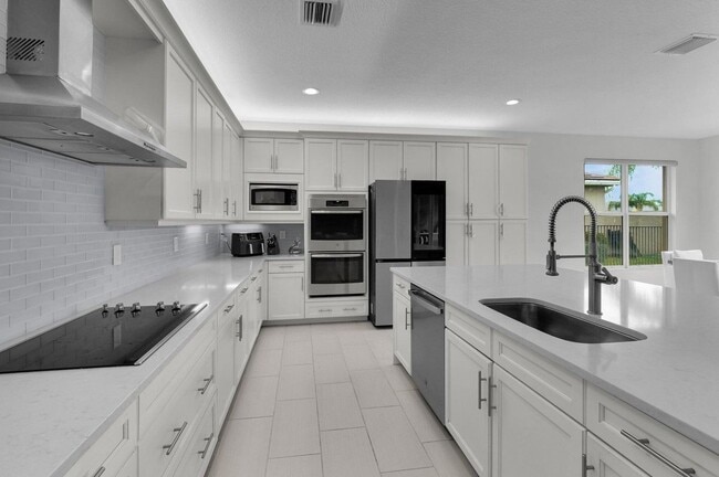 Building Photo - 9712 Celtic Sea Ln