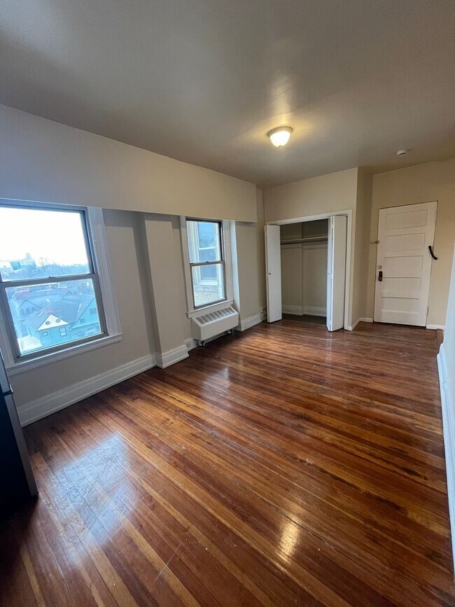 Foto del edificio - Studio Apartment All Utilities Included Av...