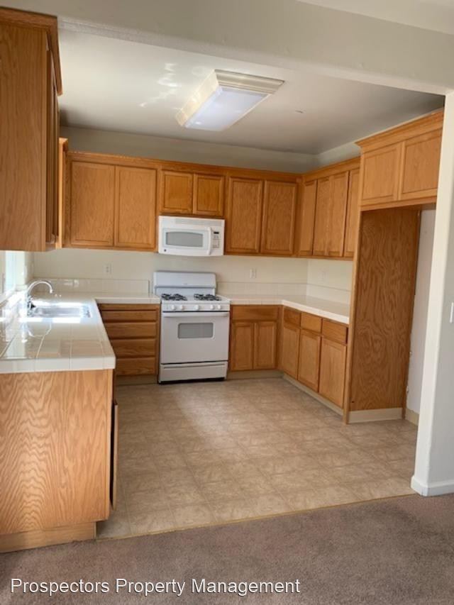 Building Photo - 4 br, 2.5 bath House - 16925 Church St