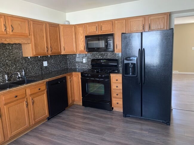 Building Photo - 209 Laurel Dr