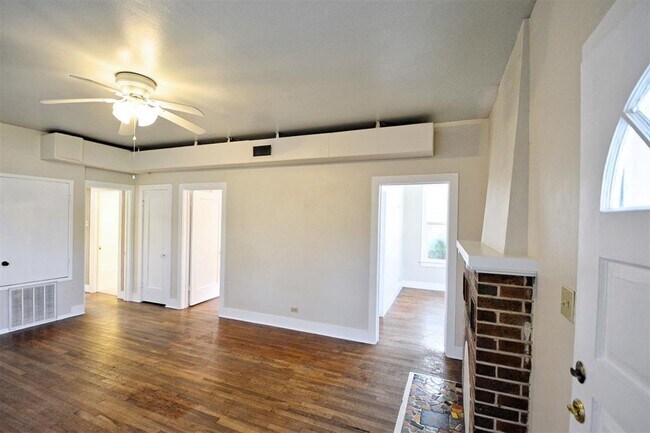 Building Photo - 1432 N Walnut Ave