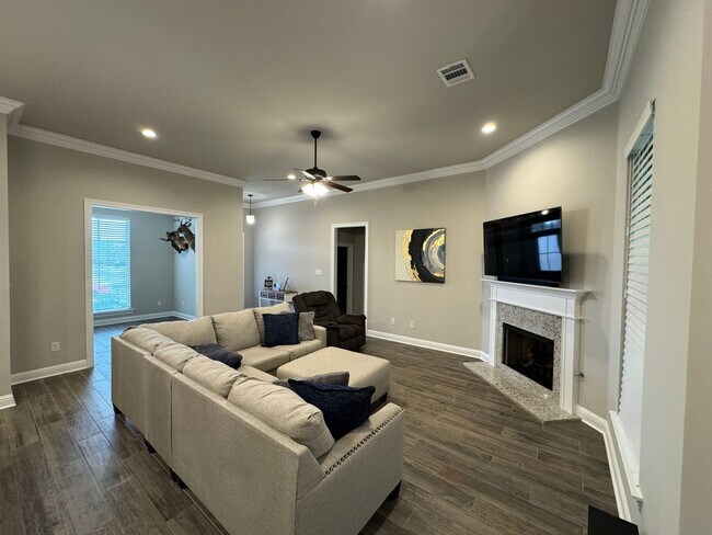 Foto del edificio - Like New Construction off Wallace Lake...