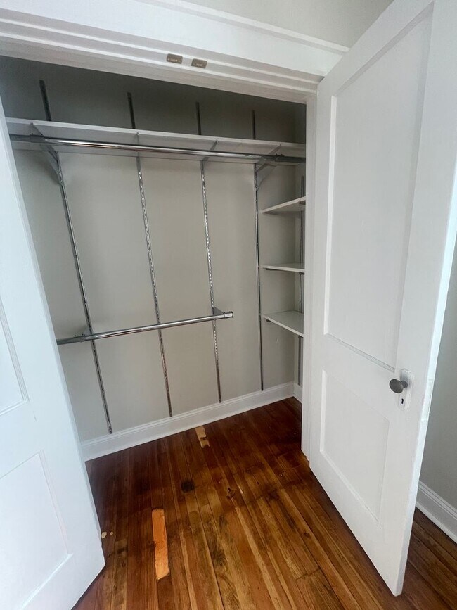 Foto del edificio - 713 E 2nd St