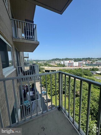Building Photo - 1225 Martha Custis Dr