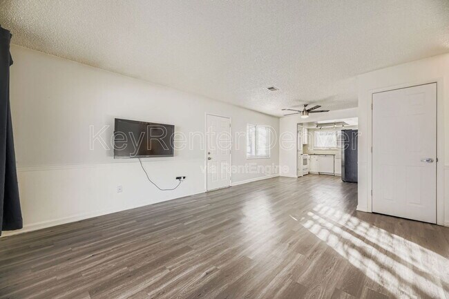 Foto del edificio - 1199 S Troy St