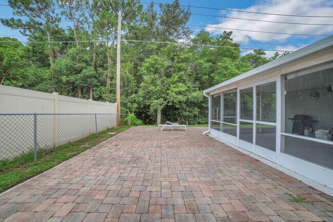 Building Photo - 1102 Mohican Blvd