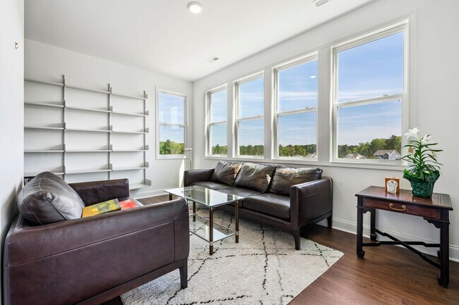 Foto del edificio - Half-Acre Durham Gem with Premium Upgrades