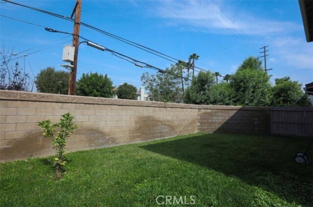 Building Photo - 9122 Lemona Ave