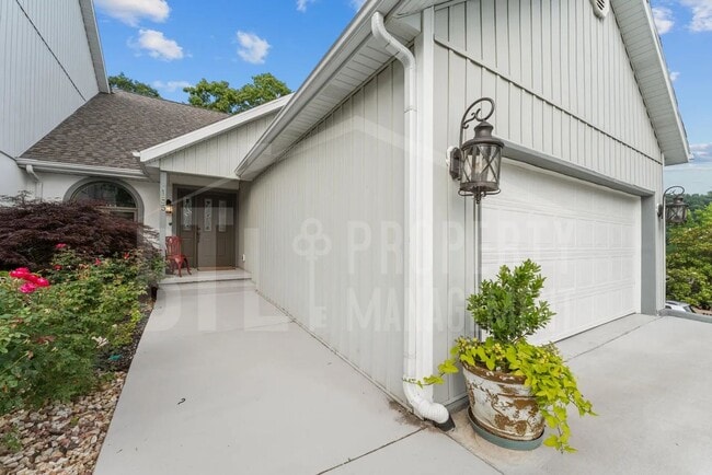Building Photo - 185 Eagle Pointe Dr