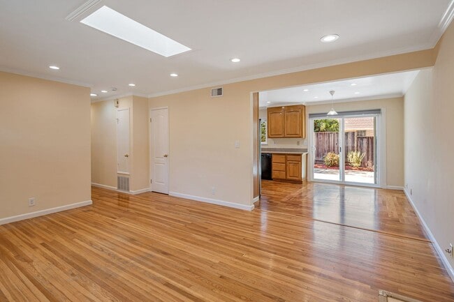 Building Photo - Charming 3-Bedroom 2-Bathroom Campbell Home