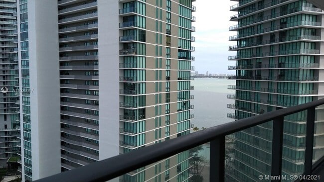 Foto del edificio - 501 NE 31st St