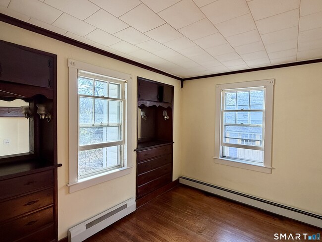 Building Photo - 23 Farnham Ave