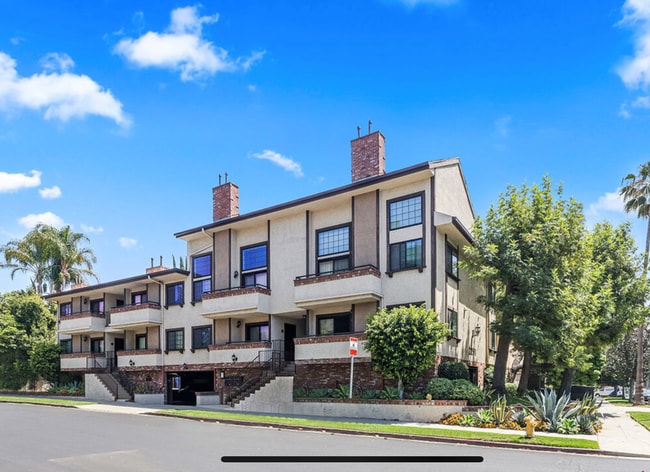 Building Photo - 2250 S Beverly Glen Blvd
