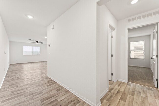 Foto del edificio - 6080 Swift Lariat St