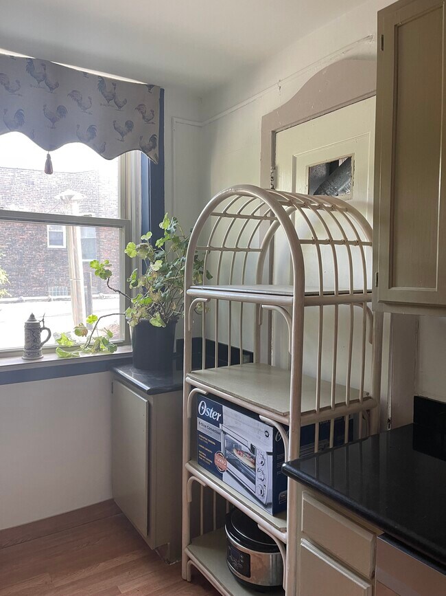 Building Photo - 937 E Hyde Park Blvd