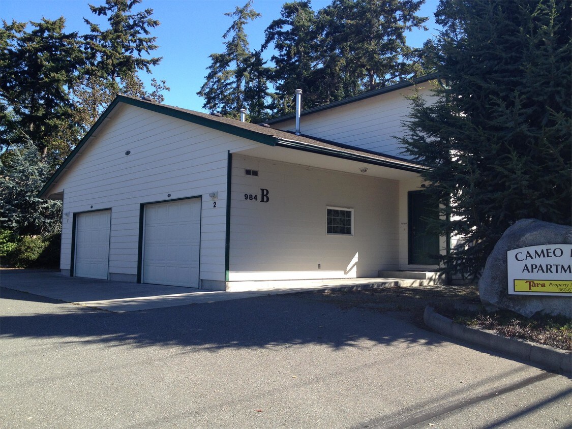 Primary Photo - 984 E Whidbey Ave