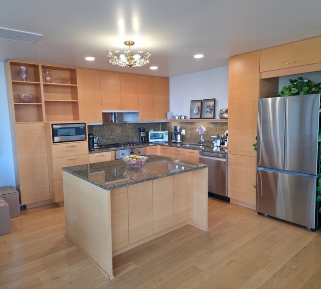 open kitchen - 3601 S River Pky