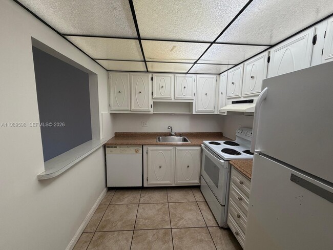 Foto del edificio - 253 S Cypress Rd