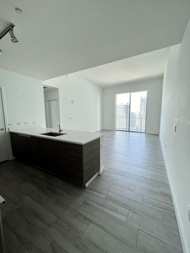 Building Photo - 1100 S Miami Ave