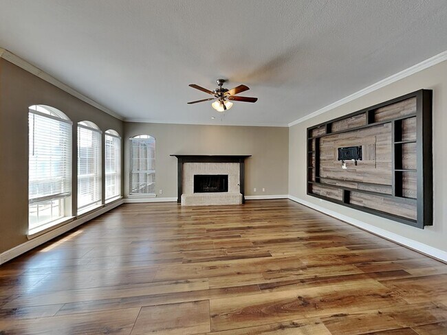 Foto del edificio - 1612 Commerce Dr