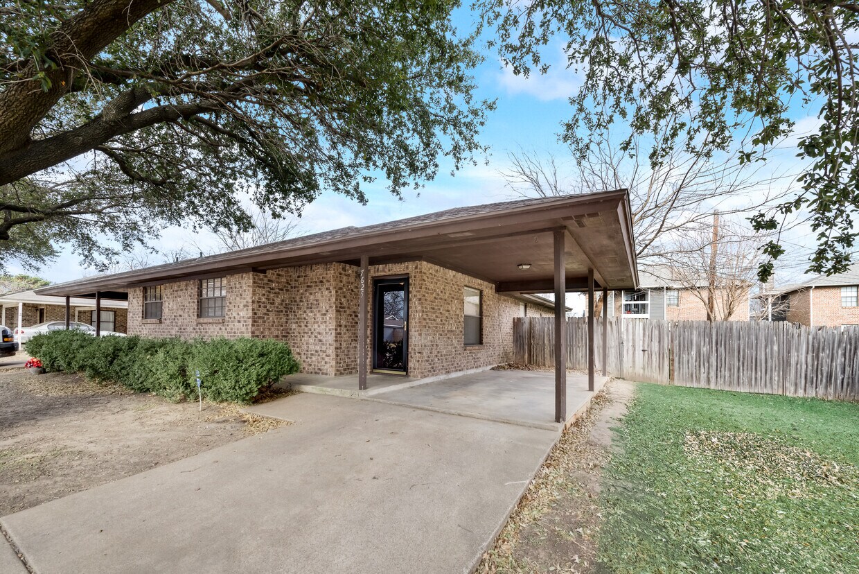 Primary Photo - 7625 Evergreen Rd