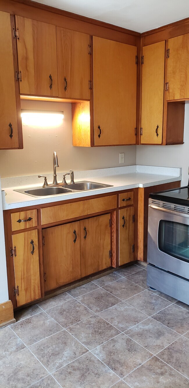 250 Robinson St Unit lower, North Tonawanda, NY 14120 Apartments in