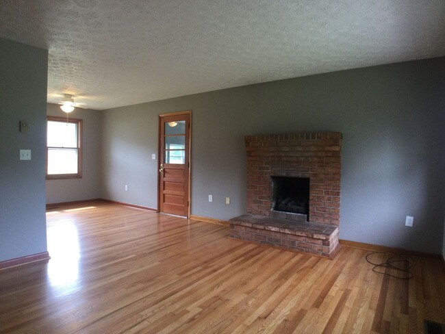 Foto del edificio - Fairlawn, 3 BR / 1 BA, Available February