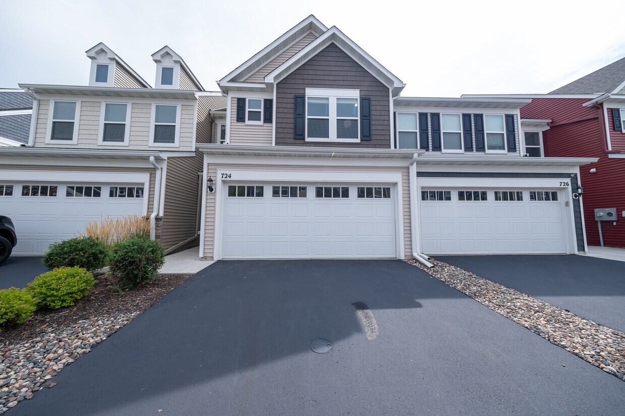 Foto principal - 724 Wildflower Ln