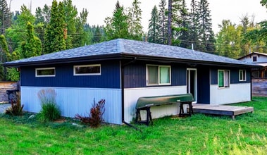 Building Photo - 2010 Benchmark Ln