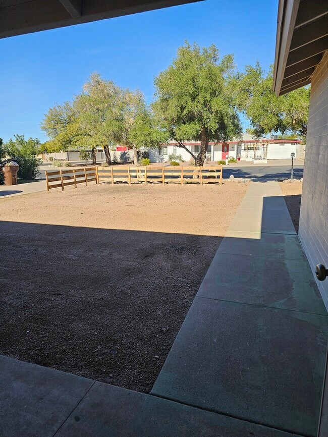 Foto del edificio - 739 W Padre Kino Dr