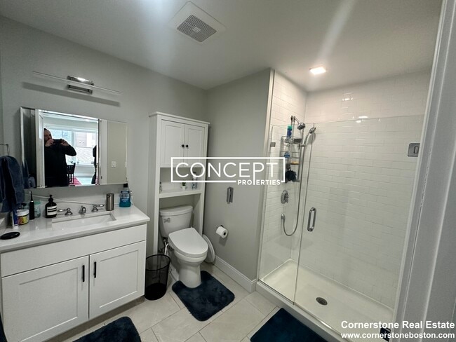 Building Photo - 190 Old Colony Ave