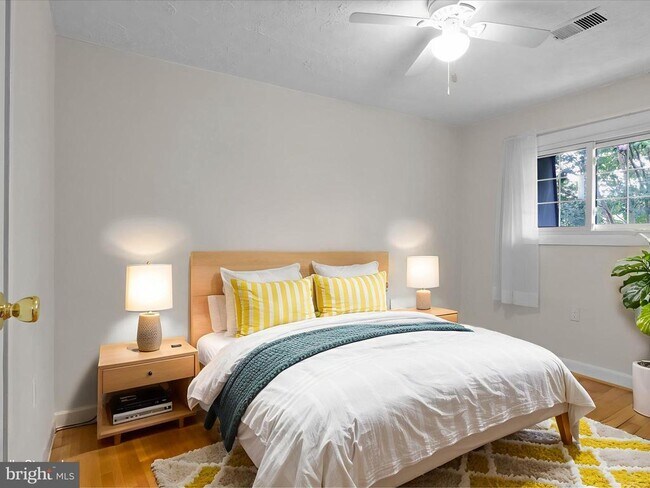 Foto del edificio - 477 Hampton Ct