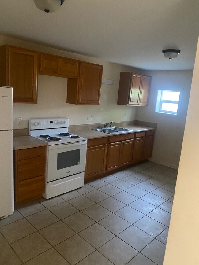 Building Photo - 1810 Ozone Ct