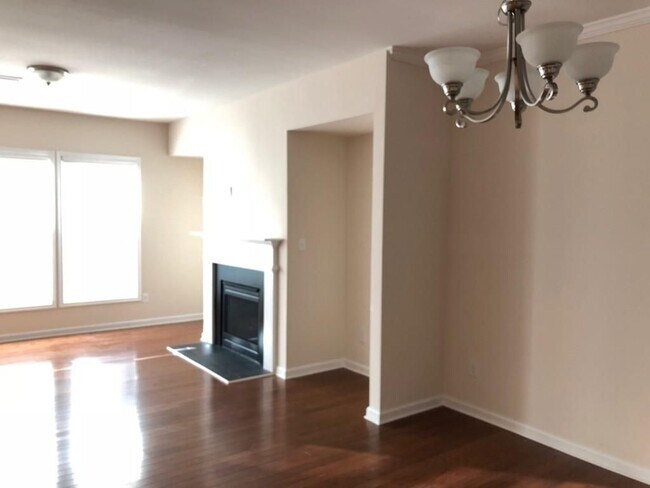 Foto del edificio - 2100 Greencrest Cir