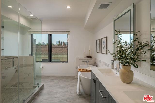 Building Photo - 1153 California 2 Apt ##2, Los Angeles, CA...