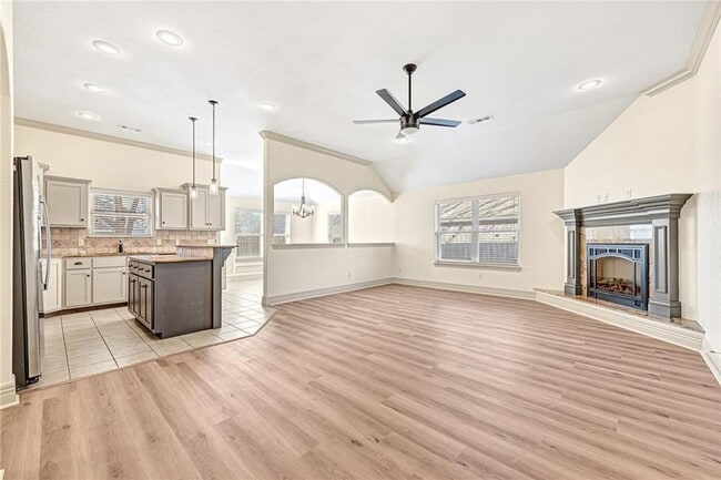 Building Photo - 103 NE Chicory Ln