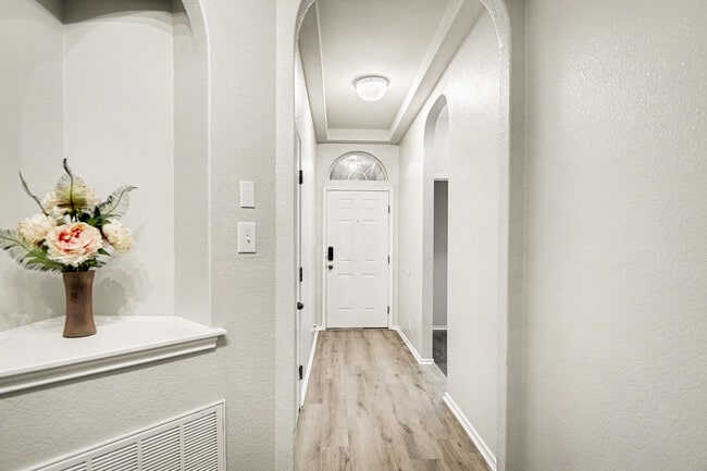 Foto del edificio - 6422 Oldham Cove