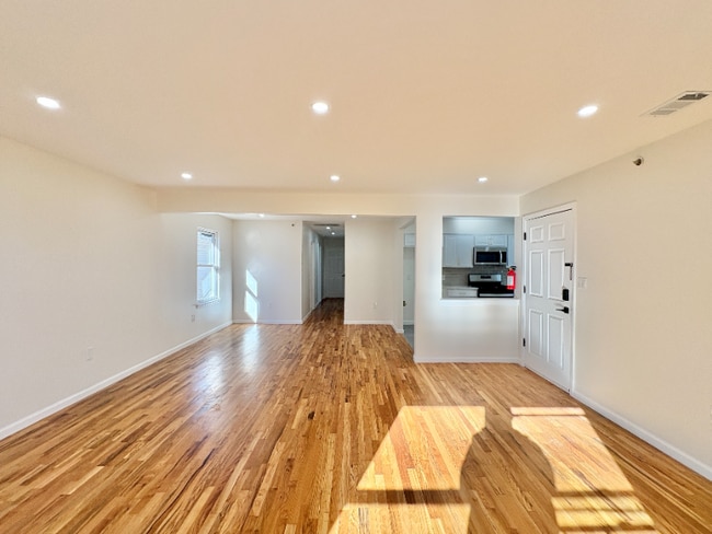 Foto del edificio - 87 Chadwick Ave