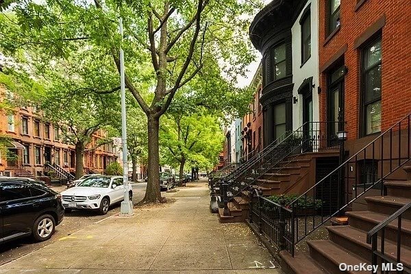 Foto principal - 682 Monroe St
