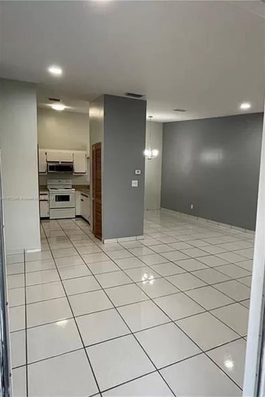 Foto del edificio - 18246 Mediterranean Blvd
