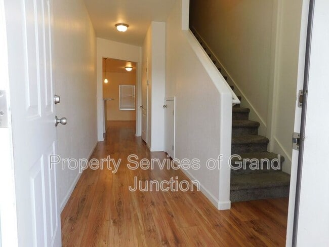 Photo - 621 Zenith Ln Apartment