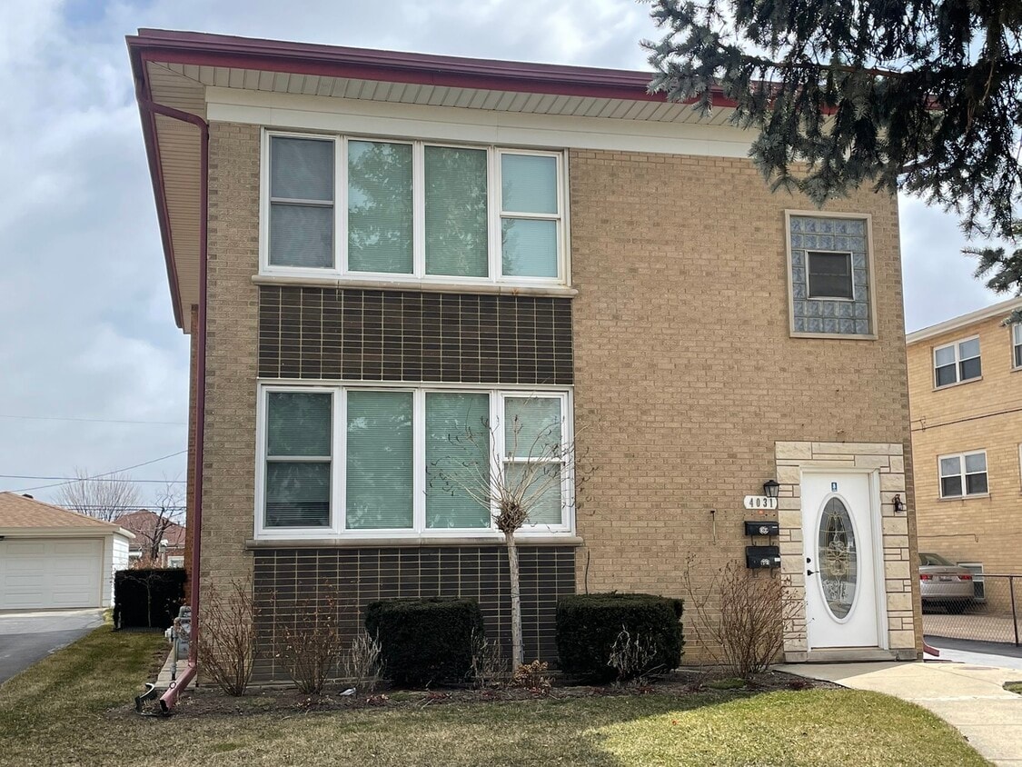 4031 Wesley Terrace Unit 1, Schiller Park, IL 60176 Room for Rent in