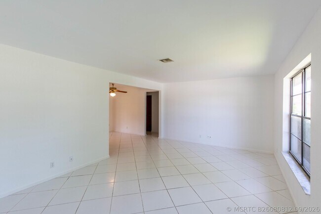 Foto del edificio - 815 Peppertree Ct