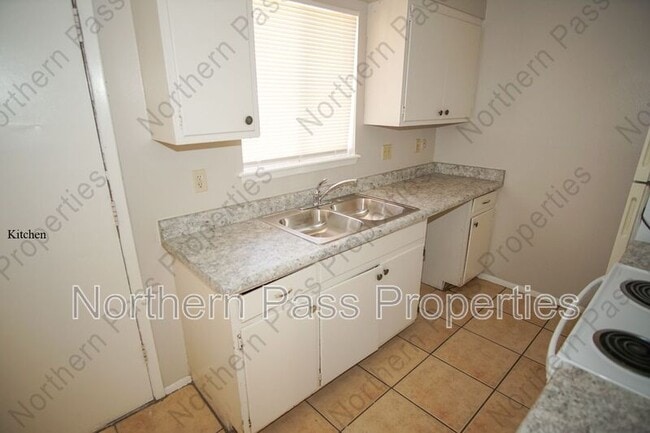 Building Photo - 5233 Carousel Dr