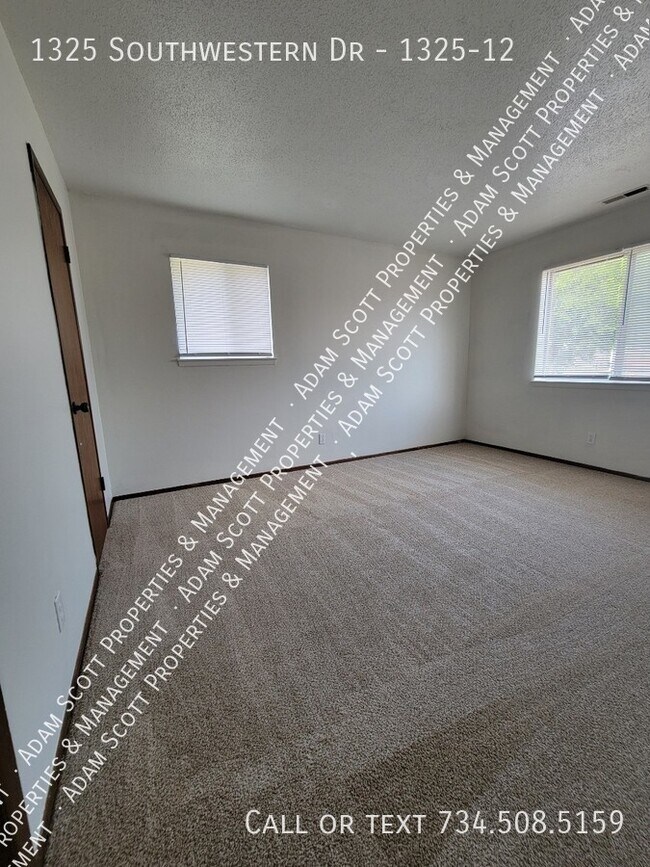 Building Photo - 1325 Southwestern Dr