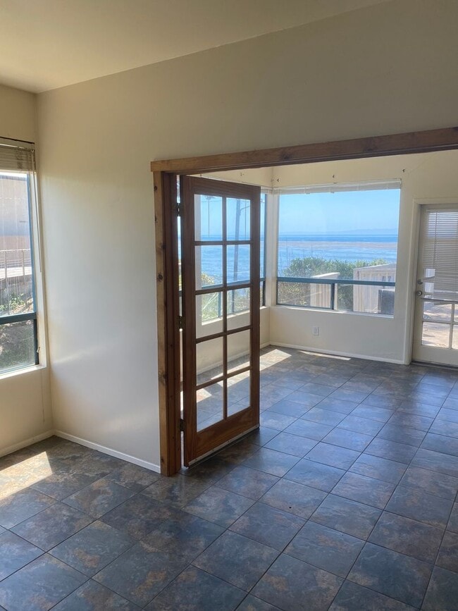 Building Photo - 6773 Del Playa Dr