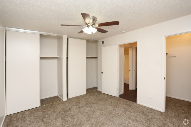 1BR 1BA-Bedroom - Peppertree Inn